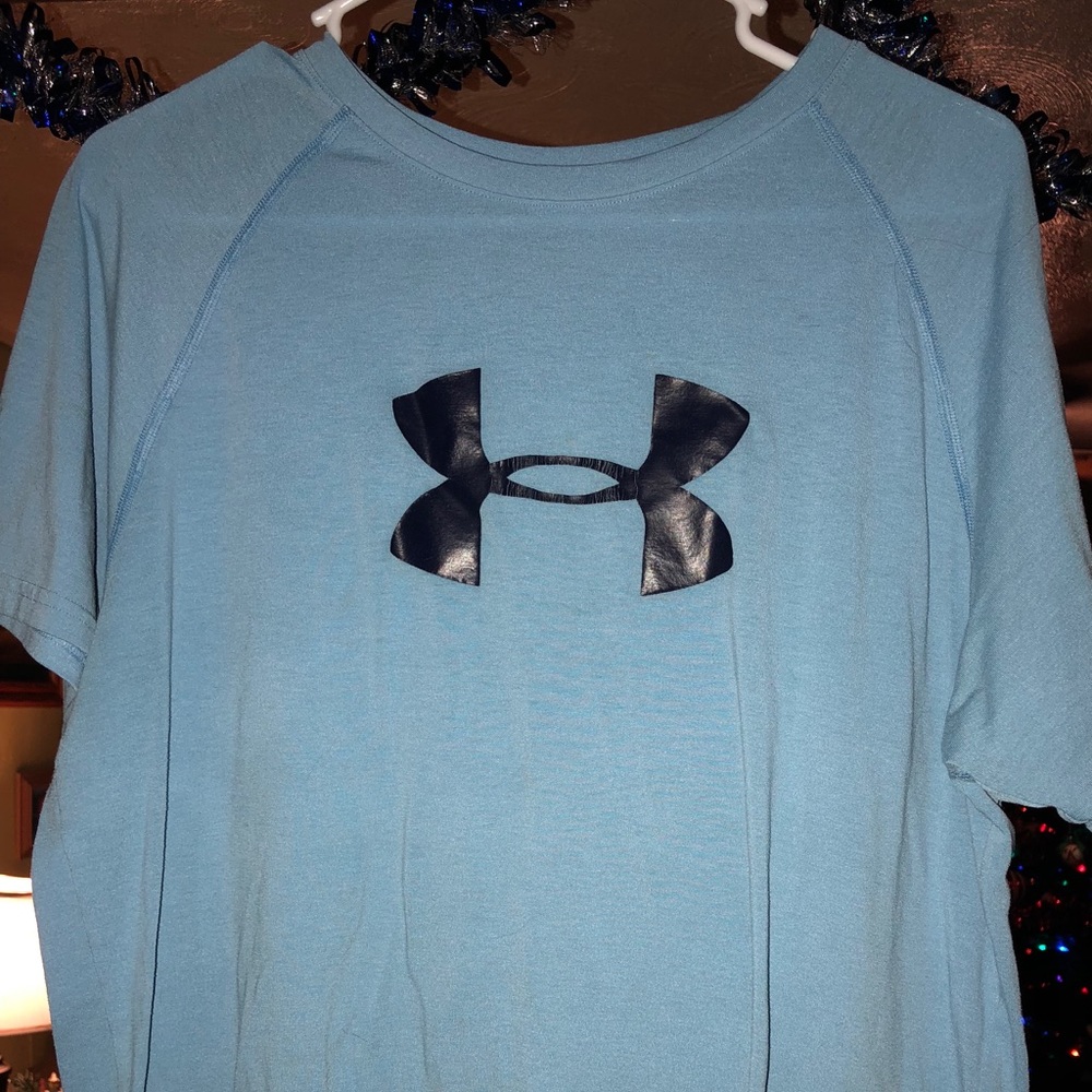 Boys Size YXL underarmour heat gear tee